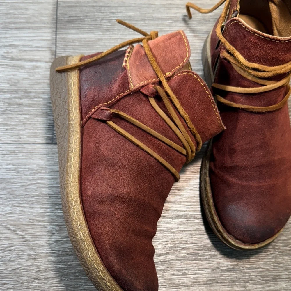 Born burnt red Suede Ankle Boots woman’s size 7.5 (s208)